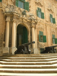 Malta-auberge-2.jpg