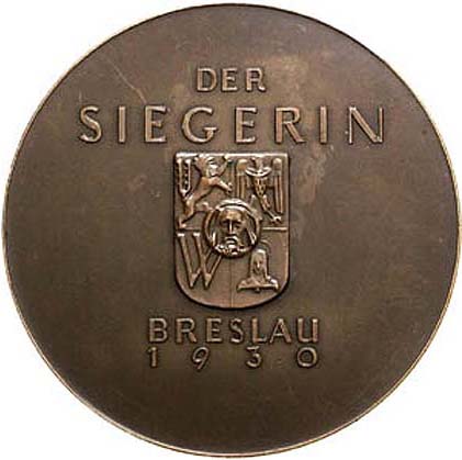 Datei:1930-Kampfspiele-Siegerin-bronze-v.jpg