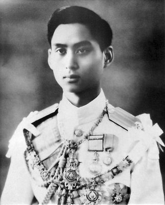Datei:Bio King Ananda Mahidol.jpg