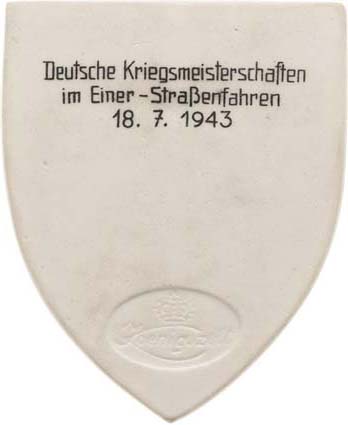 Datei:1943-Einer-Straßenfahren-r.jpg