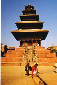 Nyatapole-Tempel.jpg