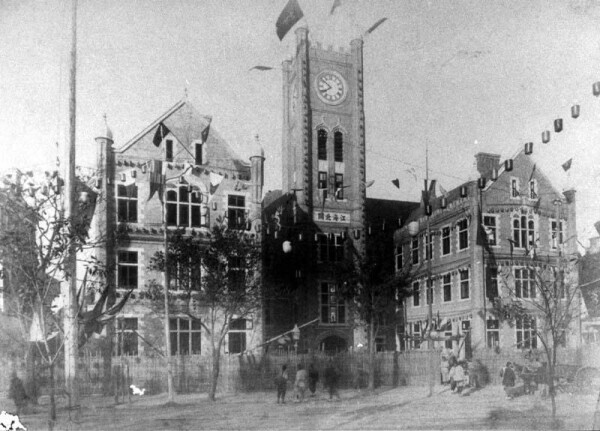 Datei:Shanghai customs house old2.jpg