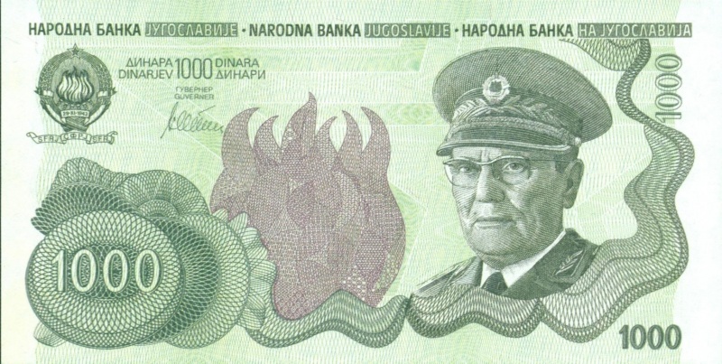 Datei:Essay Jug 1 1000 vs.jpg