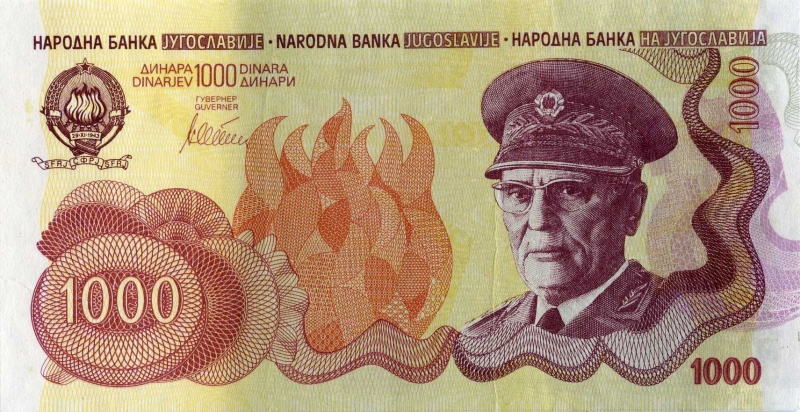 Datei:Essay Jug 0 1000 vs.jpg