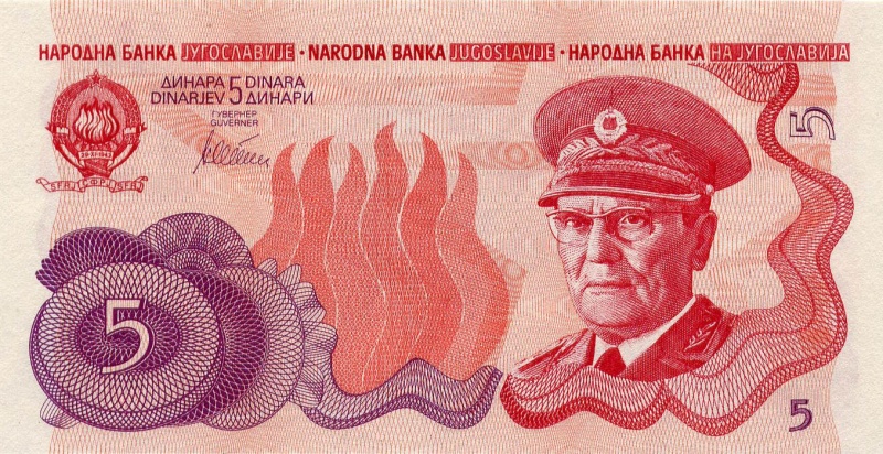 Datei:Essay Jug 4 5 vs.jpg